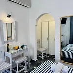 Tritonas Rooms 3* Kamári