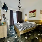 Tritonas Rooms