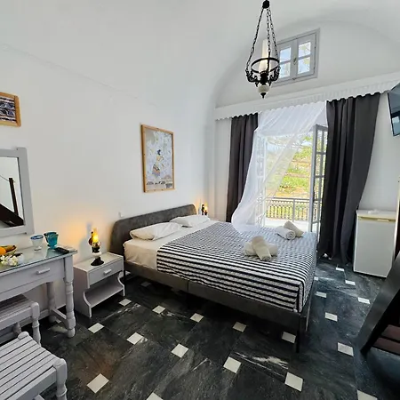 Hotel Tritonas Kamári