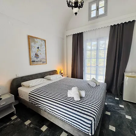 Tritonas Hotel