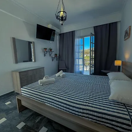 Tritonas Hotel Kamári