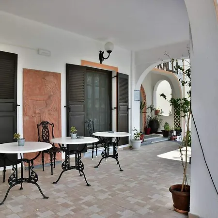 Tritonas Hotel 3*